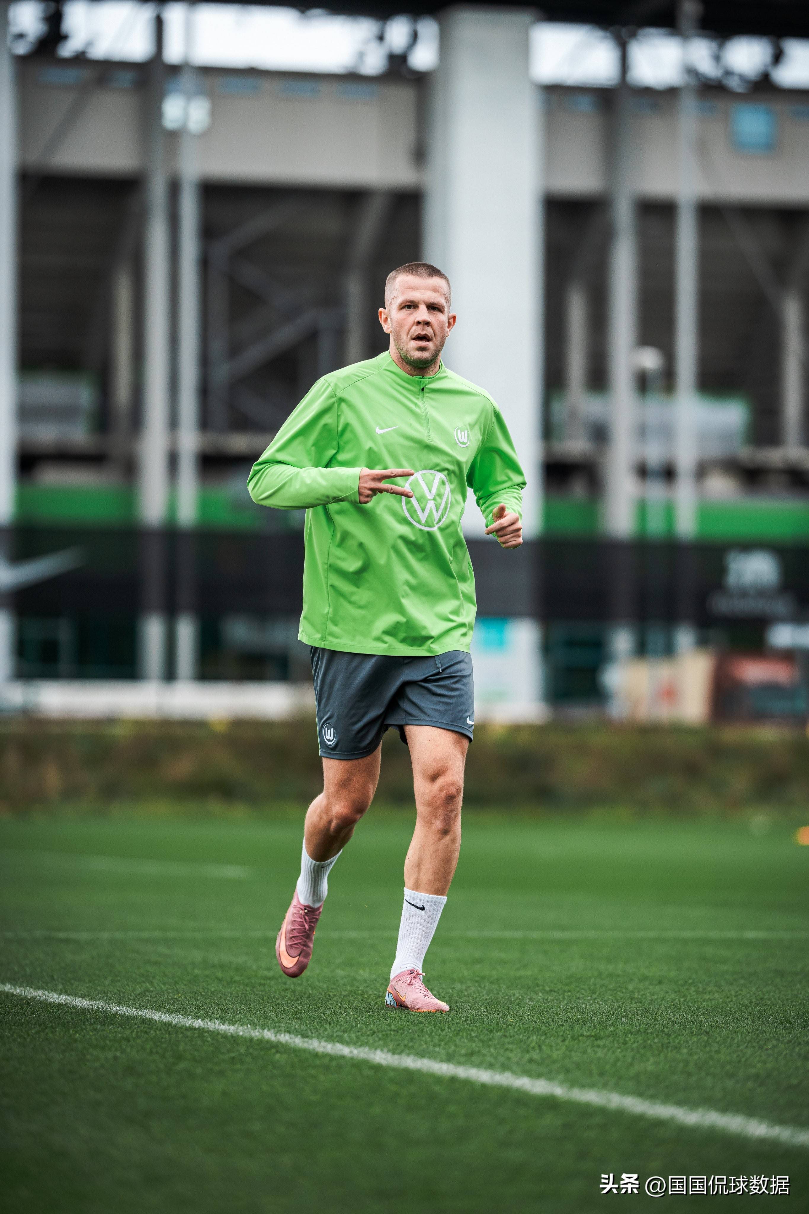 爱游戏下载-罗马迎德甲关键赛，转会期造点机会，震撼外界，更衣室氛围转暖(德甲完整积分榜)